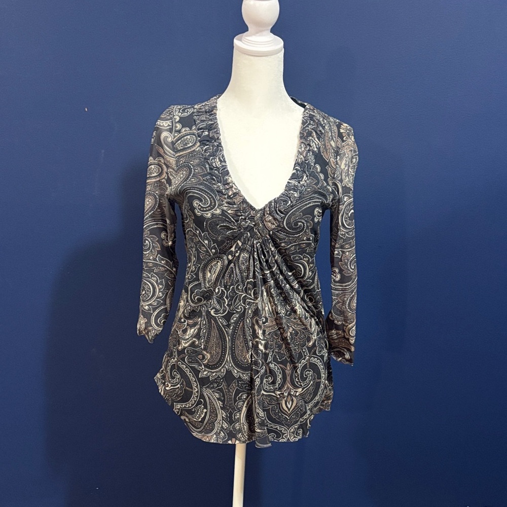 Chic Paisley V-Neck Blouse